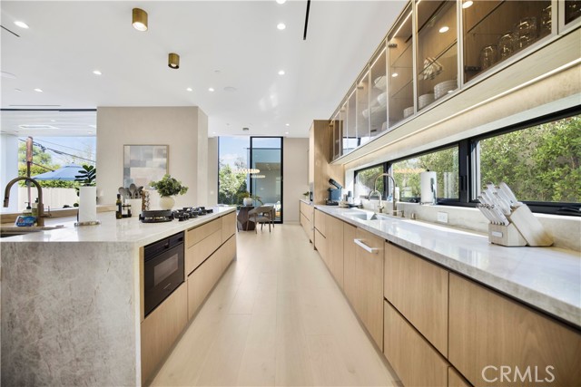 Detail Gallery Image 9 of 28 For 5170 Amestoy, Encino,  CA 91316 - 5 Beds | 6/2 Baths