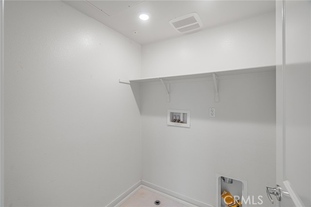 148 Stage, Irvine CA: https://media.crmls.org/medias/0c34b8a3-6a33-45b9-a936-7aa4d9842576.jpg