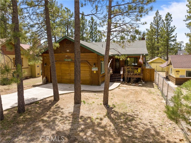 Detail Gallery Image 2 of 23 For 39789 Forest Rd, Big Bear Lake,  CA 92315 - 3 Beds | 2 Baths