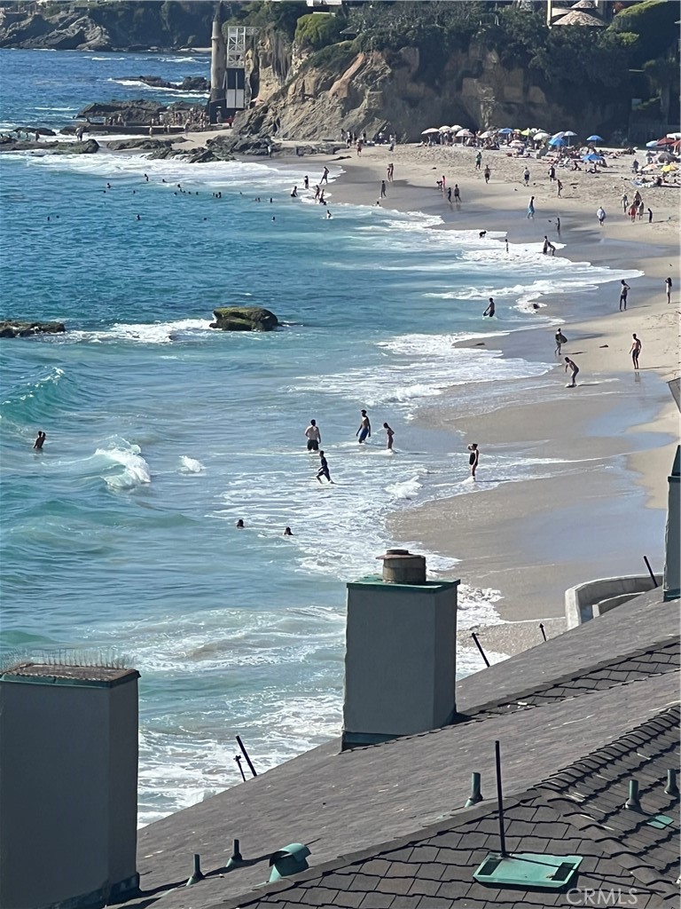https://media.crmls.org/medias/0c3531f2-bf5a-4202-a8b0-703e074f8923.jpg?preset=X-Large