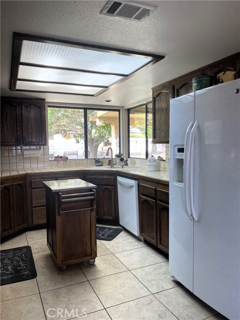 Detail Gallery Image 23 of 56 For 18428 Siskiyou Rd, Apple Valley,  CA 92307 - 3 Beds | 2 Baths