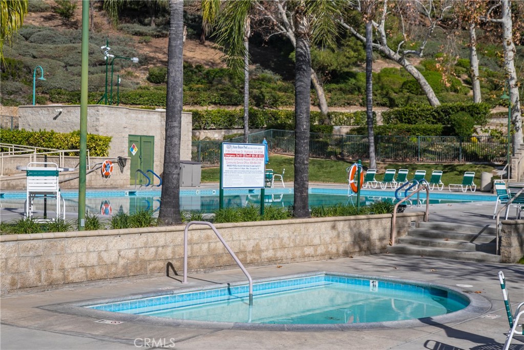 https://media.crmls.org/medias/0c3642d9-aa56-4023-b787-1fa9b2756f09.jpg?preset=X-Large
