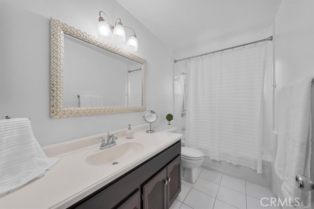 1702 E Dimondale Drive, Carson CA: https://media.crmls.org/medias/0c36d7bc-44c3-456f-a074-833d5a380abb.jpg