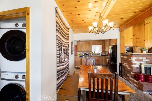 Detail Gallery Image 9 of 42 For 39563 Raccoon Dr, Fawnskin,  CA 92333 - 2 Beds | 2 Baths