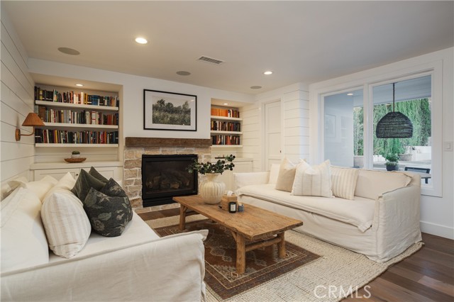 Detail Gallery Image 8 of 31 For 1700 Highland Dr, Newport Beach,  CA 92660 - 5 Beds | 6/1 Baths