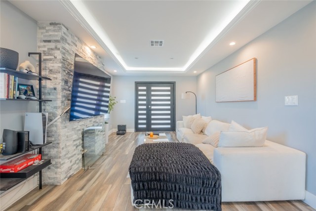 Detail Gallery Image 8 of 38 For 6436 Day St, Tujunga,  CA 91042 - 5 Beds | 4 Baths