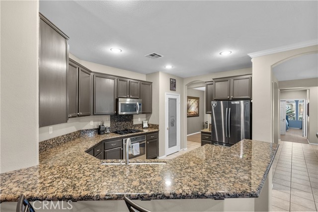 Detail Gallery Image 12 of 59 For 39926 Meadowcrest Way, Palmdale,  CA 93551 - 5 Beds | 3 Baths