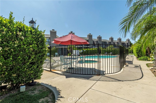 Detail Gallery Image 2 of 24 For 23549 Victory Blvd. #21,  West Hills,  CA 91307 - 3 Beds | 2/1 Baths