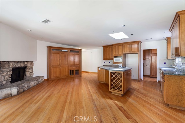 Detail Gallery Image 11 of 33 For 1549 Thompson Ave, Glendale,  CA 91201 - 4 Beds | 2 Baths