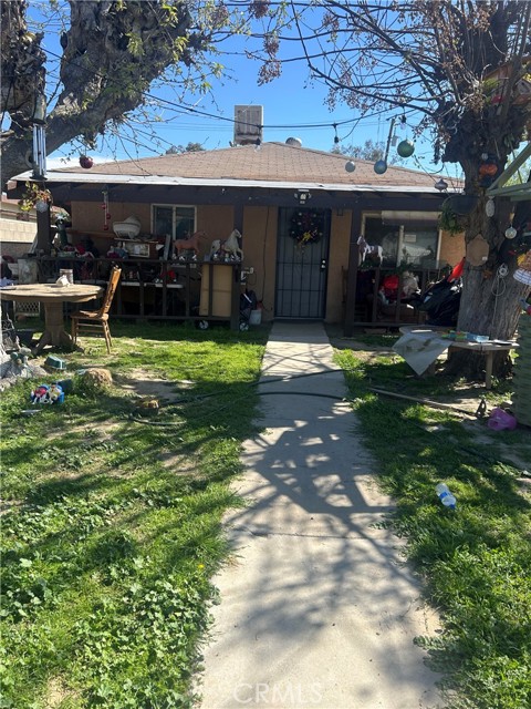 Detail Gallery Image 2 of 3 For 335 Clifton, Bakersfield,  CA 93307 - 2 Beds | 1 Baths