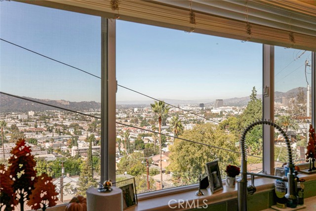 Detail Gallery Image 14 of 51 For 1301 Corona Dr, Glendale,  CA 91205 - 3 Beds | 5 Baths