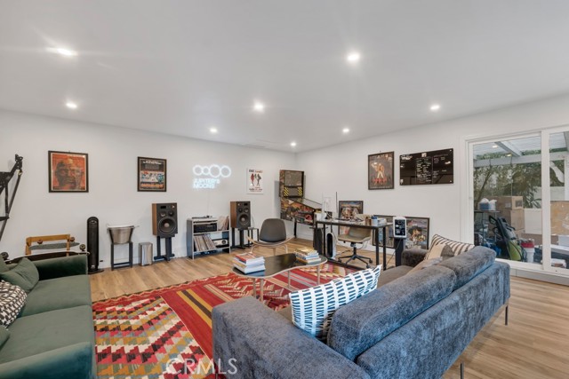 Detail Gallery Image 44 of 52 For 5727 Colbath, Valley Glen,  CA 91401 - 3 Beds | 3 Baths