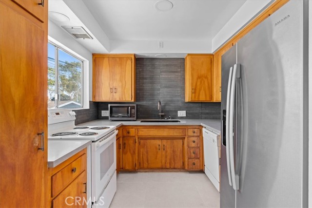 Detail Gallery Image 23 of 39 For 5829 E 2nd, Long Beach,  CA 90803 - 4 Beds | 3 Baths