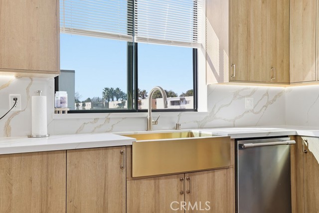 Detail Gallery Image 3 of 32 For 6511 N Contour Ln, North Hollywood,  CA 91606 - 3 Beds | 3/1 Baths