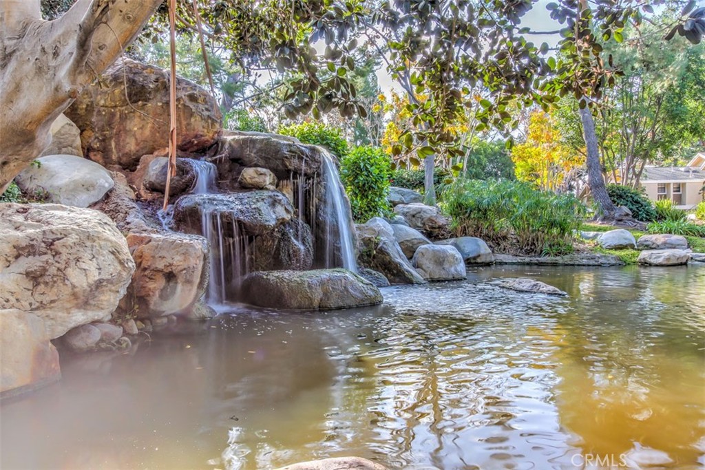 https://media.crmls.org/medias/0c3c56d0-60ed-4d91-895f-a0792be8585e.jpg?preset=X-Large