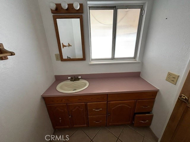 https://media.crmls.org/medias/0c3cae8a-2def-4ed9-9f20-ade546a98cbb.jpg?preset=X-Large