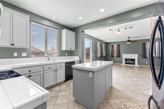 26816 Calico Court, Winchester CA: https://media.crmls.org/medias/0c3ce494-f2ab-4e16-bd0f-d4af7b21f548.jpg