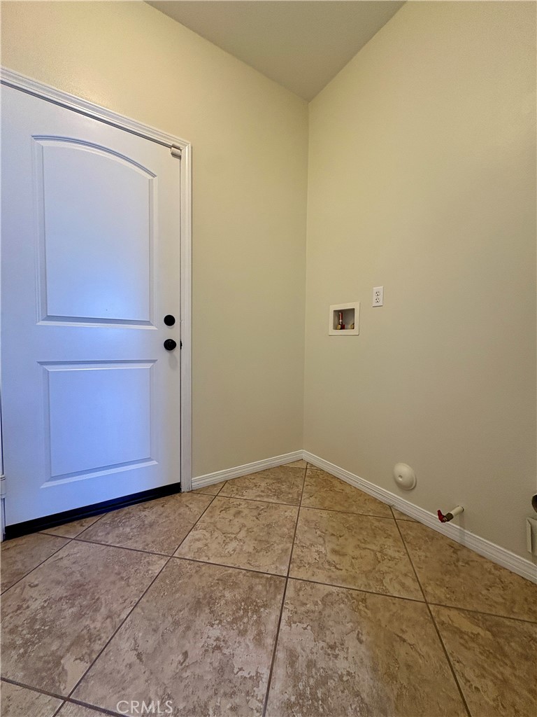 https://media.crmls.org/medias/0c3d55d1-c854-4421-8a02-546870e60bcb.jpg?preset=X-Large