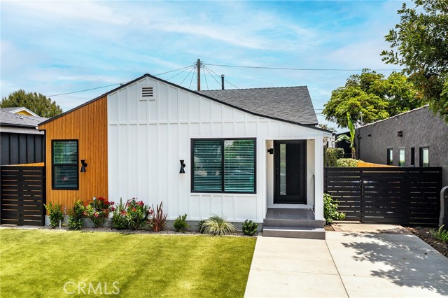 12520 Gilmore Avenue, Los Angeles CA: https://media.crmls.org/medias/0c3d95d0-a4b5-4dd7-a1d9-59783d6f5576.jpg