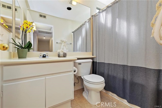 Detail Gallery Image 8 of 11 For 1508 Haddington Dr, Riverside,  CA 92507 - 3 Beds | 2/1 Baths