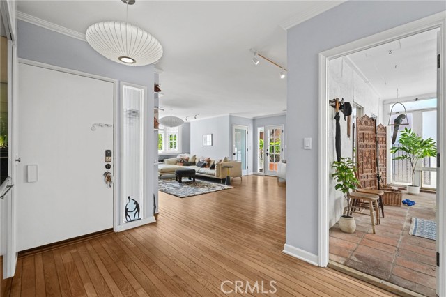 1800 Highland Avenue, Manhattan Beach CA: https://media.crmls.org/medias/0c3d9d69-0968-4533-b582-96865001c85e.jpg