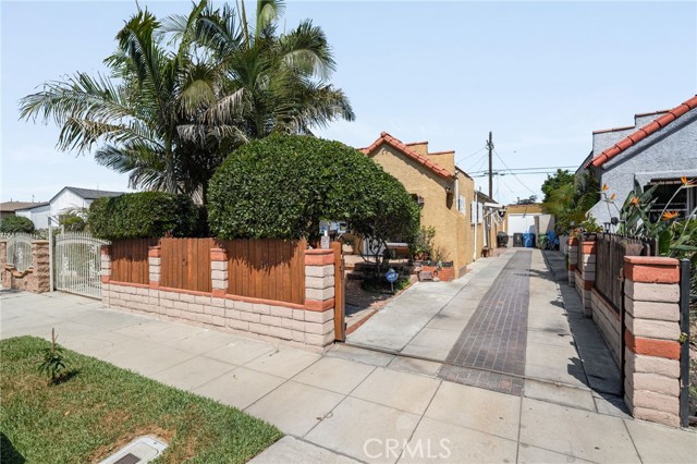 1143 West 66th, Los Angeles CA: https://media.crmls.org/medias/0c3e68ec-bee4-4b63-ad64-e9ad2fdb1664.jpg
