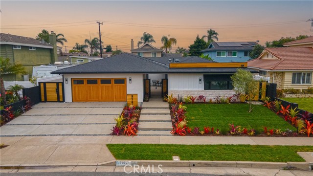 9141 Aloha Drive, Huntington Beach CA: https://media.crmls.org/medias/0c3e9cac-8987-482c-a724-6b6844d91da6.jpg