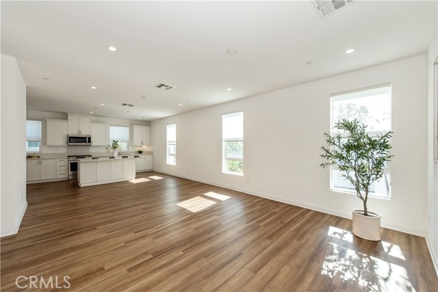 Detail Gallery Image 9 of 27 For 2236 Synergy, Irvine,  CA 92614 - 4 Beds | 3/1 Baths