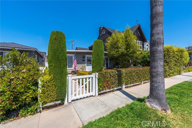 Detail Gallery Image 12 of 18 For 711 Goldenrod Ave, Corona Del Mar,  CA 92625 - 3 Beds | 1 Baths