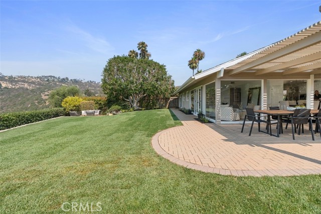 1056 Madison Place, Laguna Beach CA: https://media.crmls.org/medias/0c3fed1b-a938-400d-bdc9-6b3f1f9f3319.jpg