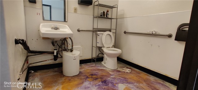  Commercial for Sale in Apple Valley, California
