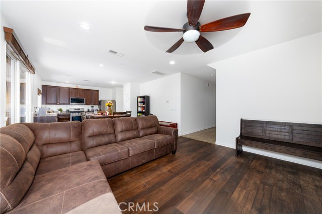 5534 Hartness Court, Fontana CA: https://media.crmls.org/medias/0c42408a-8e15-4597-9d19-9f7ebfd78879.jpg