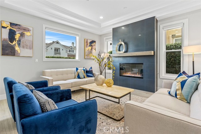 Detail Gallery Image 9 of 74 For 508 Westminster Ave, Newport Beach,  CA 92663 - 5 Beds | 5/1 Baths