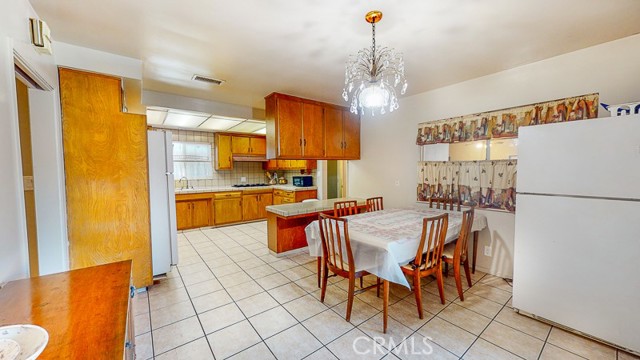 Dining Area & Kitchen