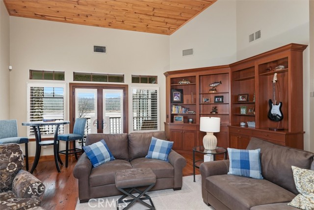 Detail Gallery Image 11 of 75 For 39290 Point, Bass Lake,  CA 93604 - 4 Beds | 5 Baths