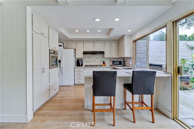 9001 Oceanwood Drive, Huntington Beach CA: https://media.crmls.org/medias/0c43eec2-e3b9-4a1e-b8d7-b5406a93bc98.jpg
