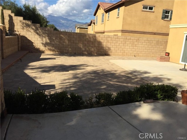 12022 Loyola Court, Fontana CA: https://media.crmls.org/medias/0c441f43-31a3-4e93-b273-36cfc8ebad64.jpg