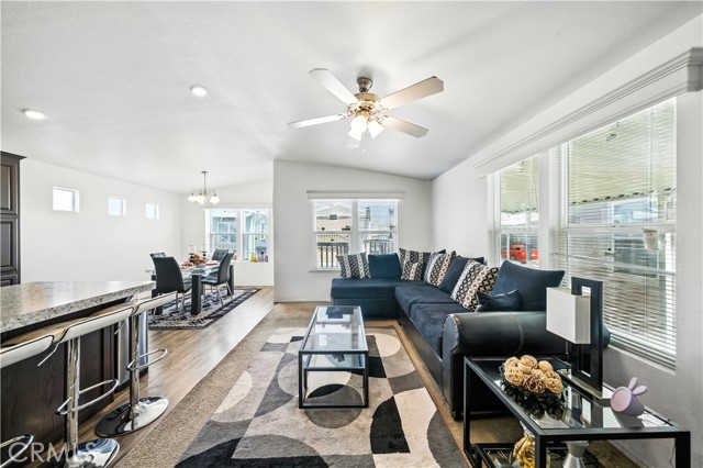 Detail Gallery Image 6 of 23 For 721 E 9th St #88,  San Bernardino,  CA 92410 - 3 Beds | 2 Baths