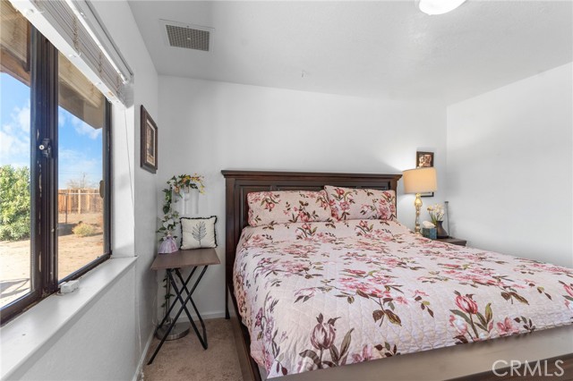 20071 Serrano, Apple Valley CA: https://media.crmls.org/medias/0c450393-9b71-436a-881f-dbb9038c5704.jpg