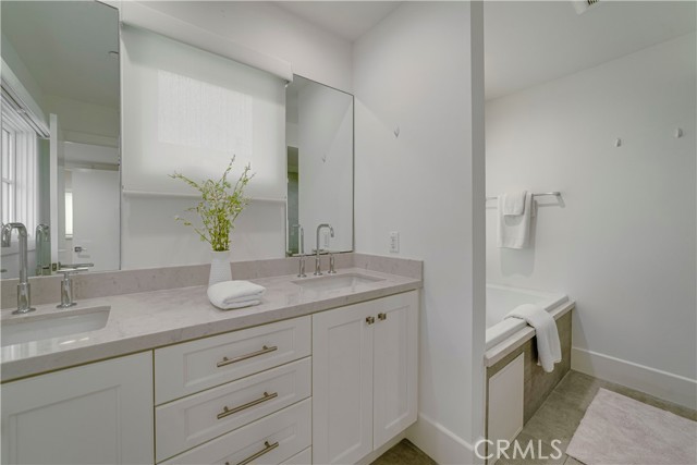 Detail Gallery Image 32 of 65 For 608 Heliotrope, Corona Del Mar,  CA 92625 - 4 Beds | 4 Baths