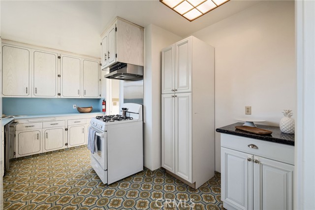 Detail Gallery Image 15 of 39 For 7975 Chase Ave, Los Angeles,  CA 90045 - 3 Beds | 2 Baths