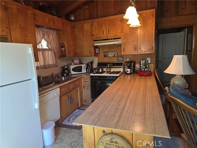 Detail Gallery Image 10 of 31 For 31116 All View, Running Springs,  CA 92382 - 3 Beds | 1/1 Baths