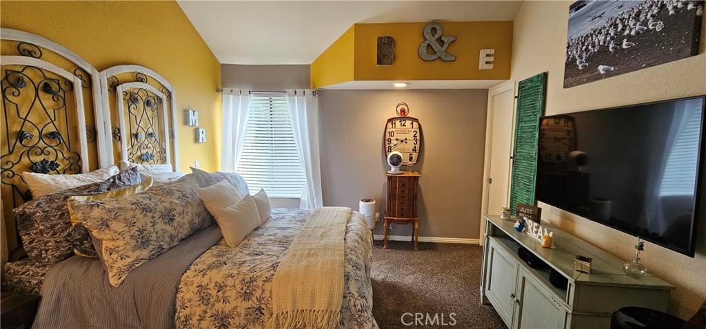 https://media.crmls.org/medias/0c488475-f454-4d2c-bbdb-e2de998e0c6f.jpg?preset=X-Large