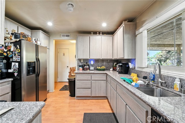 11702 Lakewood Boulevard, Downey CA: https://media.crmls.org/medias/0c48cae6-b3e0-4adc-b022-a14fa904cfb8.jpg