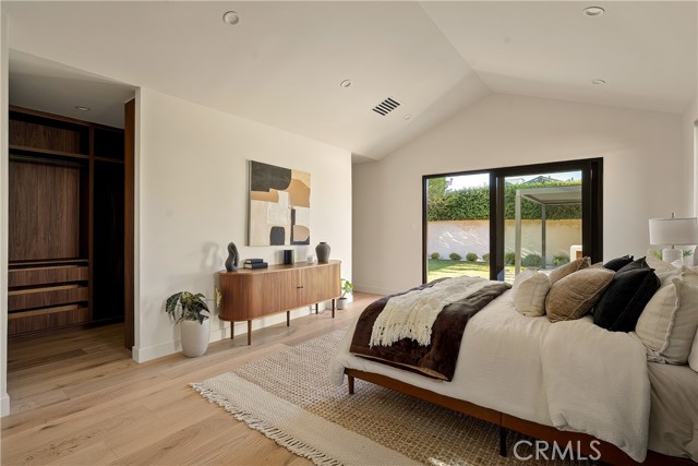 Detail Gallery Image 13 of 32 For 13949 Cumpston St, Sherman Oaks,  CA 91401 - 3 Beds | 3/1 Baths