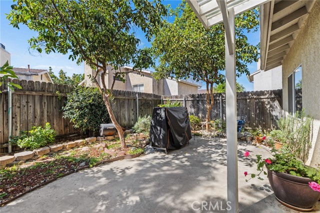 Detail Gallery Image 9 of 28 For 11545 Honeyglen, Pacoima,  CA 91331 - 3 Beds | 3 Baths