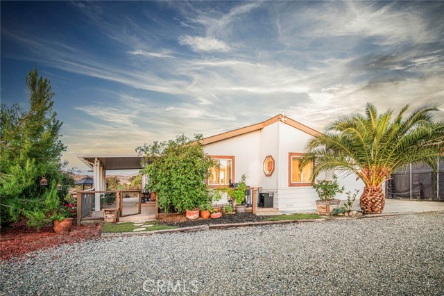 Detail Gallery Image 1 of 25 For 40646 E Benton Rd, Hemet,  CA 92544 - 3 Beds | 2 Baths