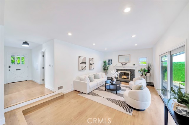 20742 Lull Street, Winnetka CA: https://media.crmls.org/medias/0c4ac143-df51-4983-a682-bde55b734cba.jpg