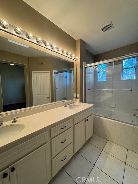 Detail Gallery Image 11 of 21 For 2729 Dietrich Dr, Tustin,  CA 92782 - 2 Beds | 2/1 Baths