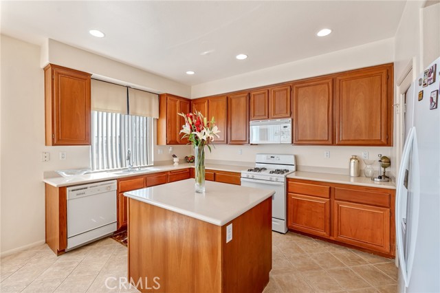 Detail Gallery Image 14 of 41 For 1070 Mandevilla Way, Corona,  CA 92879 - 3 Beds | 3/1 Baths